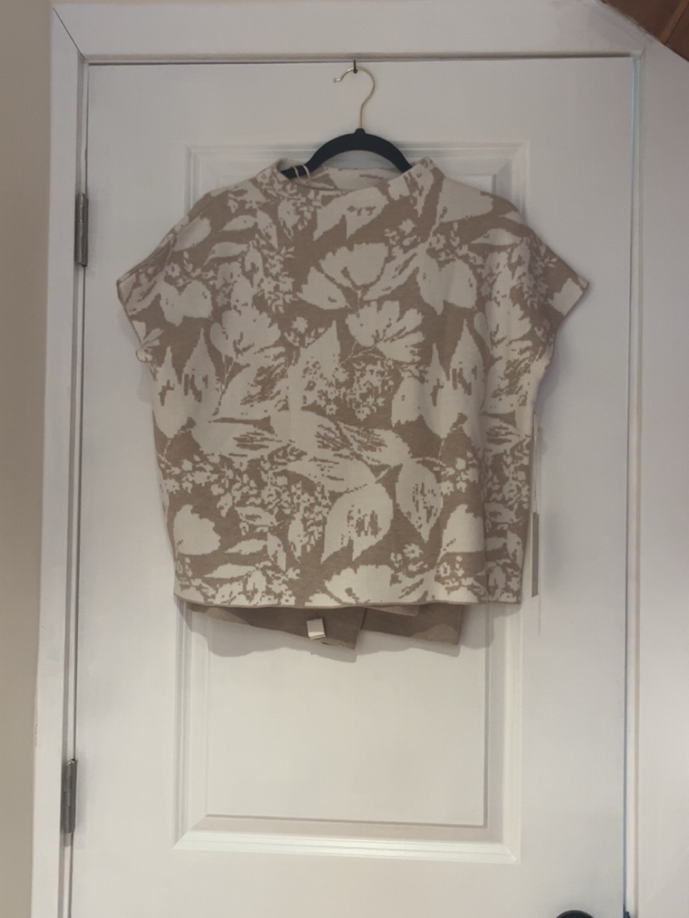 Floral Print Boxy Short Sleeve Top - Cream & Tan